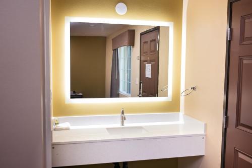 浴室, GAREY MOTEL in 波莫納(CA) 浴室, GAREY MOTEL in 波莫納(CA)