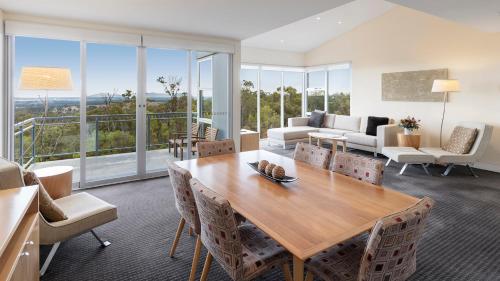 Terraza/balcón, Cypress Lakes Resort by Oaks Hotels & Resorts (Oaks Cypress Lakes Resort) in Hunter Valley Terraza/balcón, Cypress Lakes Resort by Oaks Hotels & Resorts (Oaks Cypress Lakes Resort) in Hunter Valley