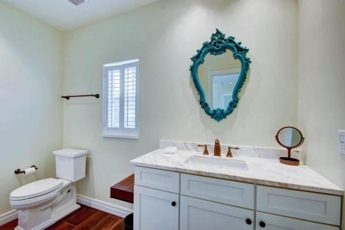 Sunny Days Walking Distance To Everything! Villa in Grandview Heights Sunny Days Walking Distance To Everything! Villa in Grandview Heights