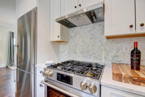 Sunny Days Walking Distance To Everything! Villa in Grandview Heights Sunny Days Walking Distance To Everything! Villa in Grandview Heights