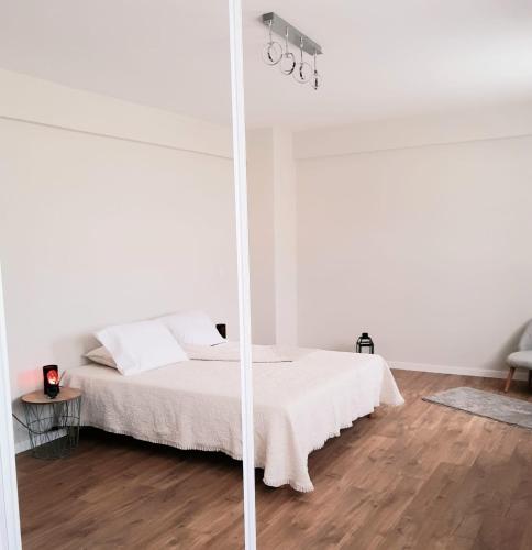 Guestroom, Apartment with pool in Mindelo in Mindelo Guestroom, Apartment with pool in Mindelo in Mindelo