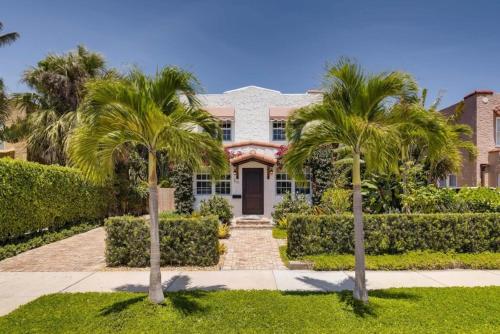Oasis Escape Luxury Home With Private Pool! Home in Okeechobee