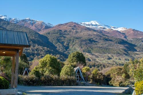 Surrounding environment, Wonderland Makarora Lodge in Makarora Surrounding environment, Wonderland Makarora Lodge in Makarora