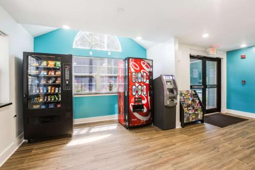 Exterior view, Motel6 Smyrna, GA - Atlanta in Smyrna (GA) Exterior view, Motel6 Smyrna, GA - Atlanta in Smyrna (GA)