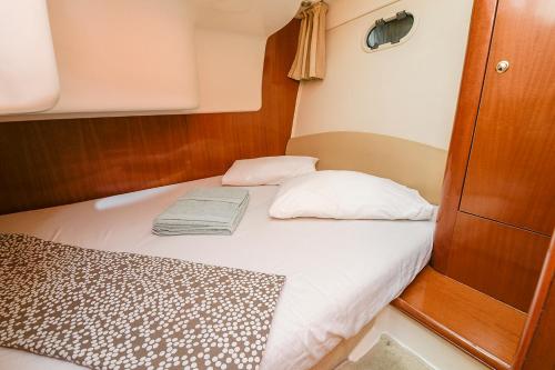 Yate 32 pies Jeanneau