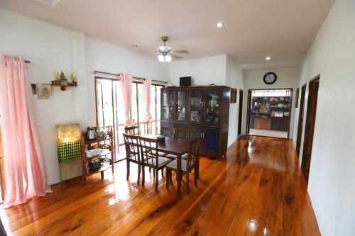 Hotsia Homestay (บ้านเที่ยวสะใจ) in Si Don Chai Hotsia Homestay (บ้านเที่ยวสะใจ) in Si Don Chai