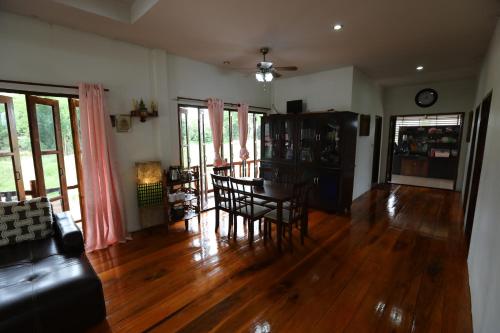 Hotsia Homestay (บ้านเที่ยวสะใจ) in Si Don Chai Hotsia Homestay (บ้านเที่ยวสะใจ) in Si Don Chai