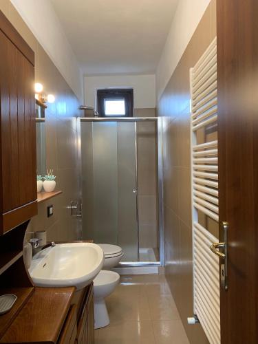 Bathroom, La Casetta Rosa in Travaco Siccomario Bathroom, La Casetta Rosa in Travaco Siccomario