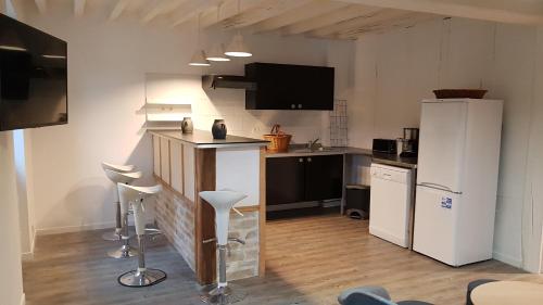 Kitchen, L'Abaca 21 in Sainte-Genevieve-les-Gasny Kitchen, L'Abaca 21 in Sainte-Genevieve-les-Gasny