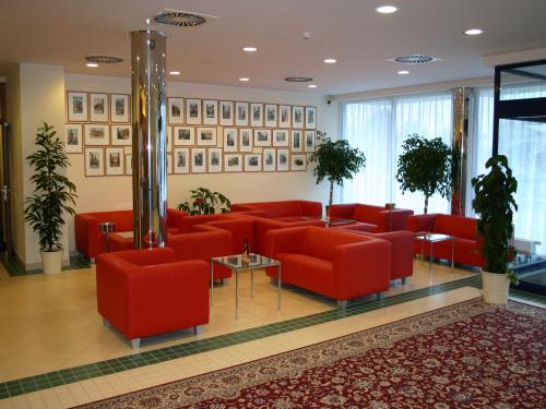 Lobby, Ramada by Wyndham Airport Prague in Prague 06 Lobby, Ramada by Wyndham Airport Prague in Prague 06