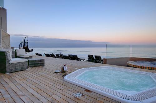 Bay Lodge on the Beach in Mossel Bay Bay Lodge on the Beach in Mossel Bay