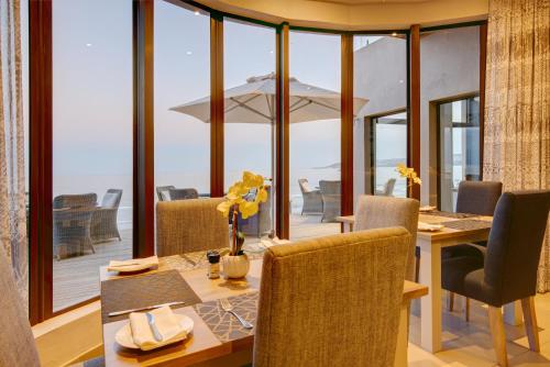 Bay Lodge on the Beach in Mossel Bay Bay Lodge on the Beach in Mossel Bay