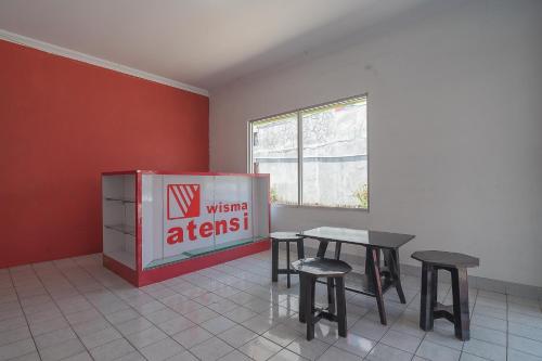 RedDoorz Plus near Alun Alun Kuningan in Kuningan RedDoorz Plus near Alun Alun Kuningan in Kuningan