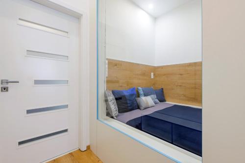 Amber / Navy Design Apartments with A/C