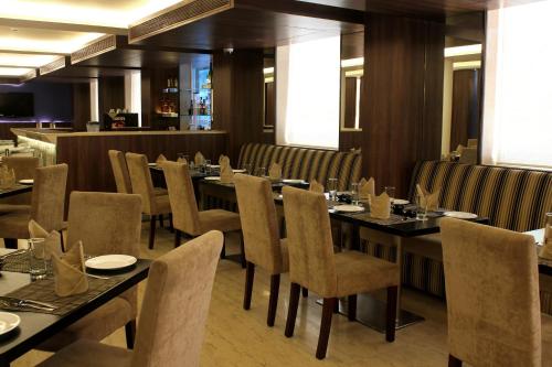 Restaurant, The Roa Hotel in Ghatkopar Restaurant, The Roa Hotel in Ghatkopar