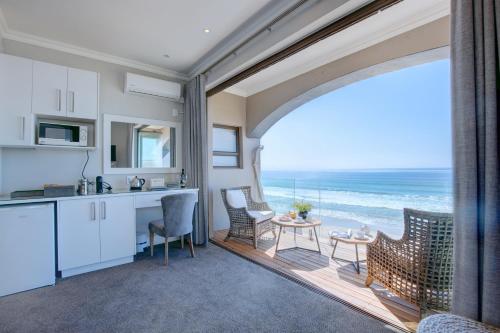 Bay Lodge on the Beach in Mossel Bay Bay Lodge on the Beach in Mossel Bay