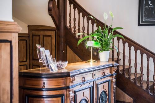 Előcsarnok, La Villa Ribière (La Villa Ribiere) in Auxerre Előcsarnok, La Villa Ribière (La Villa Ribiere) in Auxerre