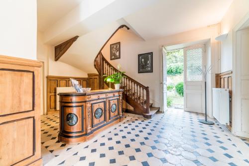 Bejárat, La Villa Ribière (La Villa Ribiere) in Auxerre Bejárat, La Villa Ribière (La Villa Ribiere) in Auxerre