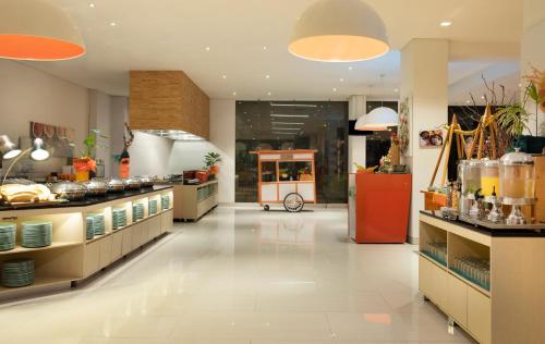 Restaurant, HARRIS Hotel & Conventions Denpasar Bali in Denpasar Restaurant, HARRIS Hotel & Conventions Denpasar Bali in Denpasar