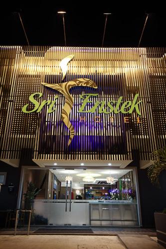Entrance, Sri Enstek Hotel - KLIA near Sepang F1 Circuit Entrance, Sri Enstek Hotel - KLIA near Sepang F1 Circuit