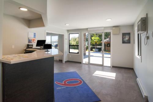 Vestíbulo, Motel 6-Saanichton, BC - Victoria Airport in Victoria (BC) Vestíbulo, Motel 6-Saanichton, BC - Victoria Airport in Victoria (BC)