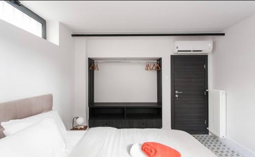 Athos 18 KOLONAKI SQUARE CENTRAL!!!