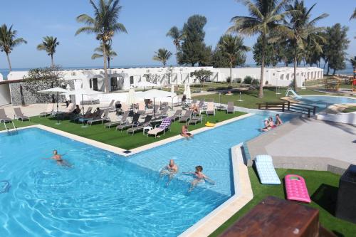 This photo about Sunbeach Hotel & Resort shared on HyHotel.com