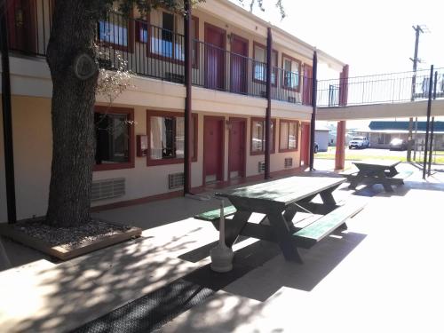 Ulaz, Super 8 By Wyndham Kerrville Tx in Kerrville (TX) Ulaz, Super 8 By Wyndham Kerrville Tx in Kerrville (TX)