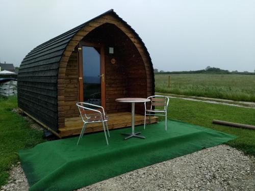 Létesítmények, Poplars Farm Site Glamping Pods Adults only with separate, private shower rooms in Hulland Ward Létesítmények, Poplars Farm Site Glamping Pods Adults only with separate, private shower rooms in Hulland Ward