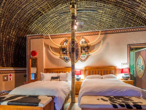aha Lesedi African Lodge & Cultural Village in Krugersdorp aha Lesedi African Lodge & Cultural Village in Krugersdorp