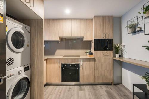 1 Private Double Bed with En-suite Bathroom in Sydney CBD near Train UTS DarlingHar&ICC&C hinatown - in Central 1 Private Double Bed with En-suite Bathroom in Sydney CBD near Train UTS DarlingHar&ICC&C hinatown - in Central