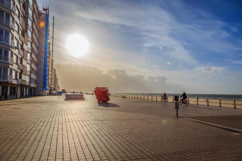 Beach, Hotel Pacific in Ostend Beach, Hotel Pacific in Ostend