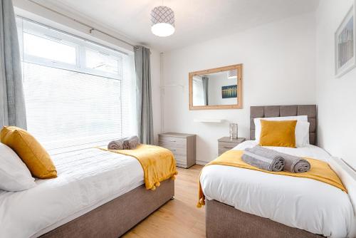 Contractor Base - Parking - TVs in All Rooms in Morriston Contractor Base - Parking - TVs in All Rooms in Morriston