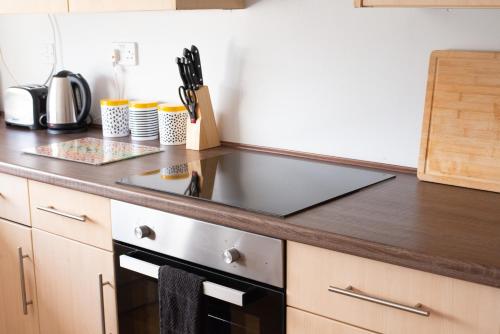 Contractor Base - Parking - TVs in All Rooms in Morriston Contractor Base - Parking - TVs in All Rooms in Morriston