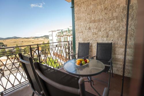 شرفة/ تراس, A Hoteli - Grand&Sky Hotel Tornik in Kamalj شرفة/ تراس, A Hoteli - Grand&Sky Hotel Tornik in Kamalj