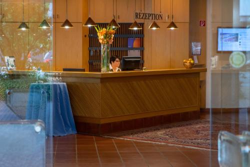 Фойє, Stadt-gut-Hotel Filderhotel in Ostfildern Фойє, Stadt-gut-Hotel Filderhotel in Ostfildern
