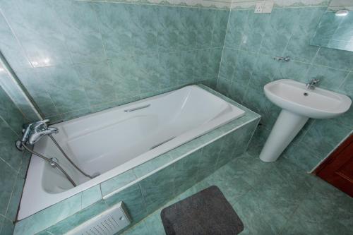 حمام, Pemicsa Hotel Accra in ساكومونو حمام, Pemicsa Hotel Accra in ساكومونو