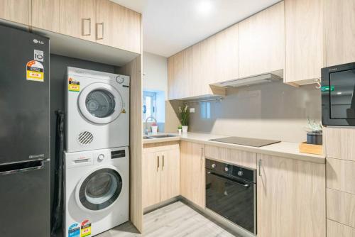 ห้องครัว, 1 Private King Single Bed With En-Suite Bathroom In Sydney CBD Near Train UTS DarlingHar&ICC&C hinat in เซ็นทรัล ห้องครัว, 1 Private King Single Bed With En-Suite Bathroom In Sydney CBD Near Train UTS DarlingHar&ICC&C hinat in เซ็นทรัล
