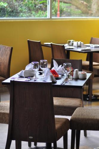 ห้องอาหาร, โรงแรมดรีมเท็ล โกตา คินาบาลู (Hotel Dreamtel Kota Kinabalu) in โกตากินะบะลู ห้องอาหาร, โรงแรมดรีมเท็ล โกตา คินาบาลู (Hotel Dreamtel Kota Kinabalu) in โกตากินะบะลู