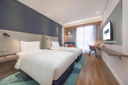 Holiday Inn Express Shanghai Gubei in New Hongqiao Commercial Center and Changning Holiday Inn Express Shanghai Gubei in New Hongqiao Commercial Center and Changning