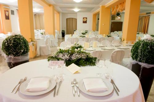 Hotel Ristorante Il Pino in Chiusi Hotel Ristorante Il Pino in Chiusi