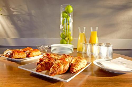 Food and beverages, Campanile Paris Ouest - Boulogne in Boulogne-Billancourt Food and beverages, Campanile Paris Ouest - Boulogne in Boulogne-Billancourt