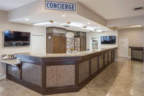 Lobby, The Suites at Fall Creek in Branson (MO) Lobby, The Suites at Fall Creek in Branson (MO)