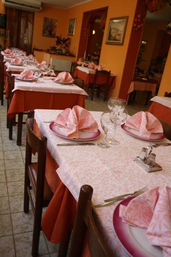 Hotel Ristorante Il Pino in Chiusi Hotel Ristorante Il Pino in Chiusi