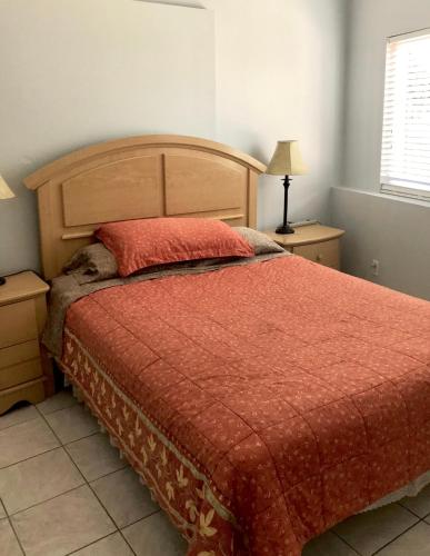 3 Bedrooms Guest House, Pacific Beach, Sea World, Downtown,& 3 bus lines-3 in Bay Park 3 Bedrooms Guest House, Pacific Beach, Sea World, Downtown,& 3 bus lines-3 in Bay Park