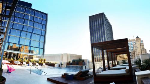 Piscina, Hotel Indigo El Paso Downtown By IHG in El Paso City Center Piscina, Hotel Indigo El Paso Downtown By IHG in El Paso City Center