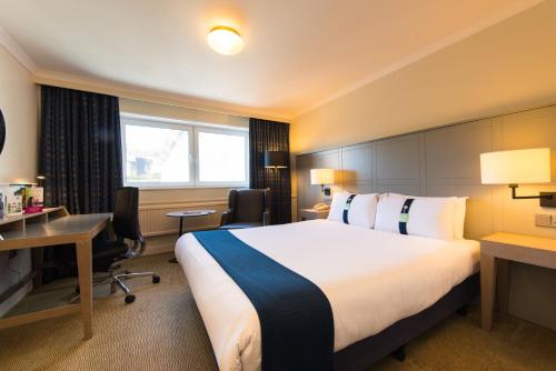 Holiday Inn Edinburgh near Edinburgh Zoo Holiday Inn Edinburgh near Edinburgh Zoo