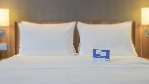 This photo about Holiday Inn Express Dusseldorf City shared on HyHotel.com