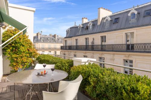 Balcony/terrace, Golden Tulip Opera de Noailles in 2nd - Louvre - Bourse Balcony/terrace, Golden Tulip Opera de Noailles in 2nd - Louvre - Bourse