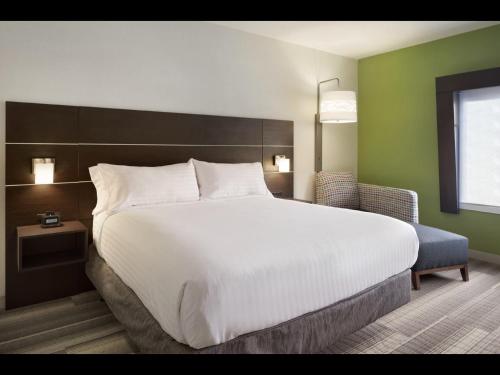 Holiday Inn Express Hotel & Suites Canton By IHG in Canton (MS) Holiday Inn Express Hotel & Suites Canton By IHG in Canton (MS)